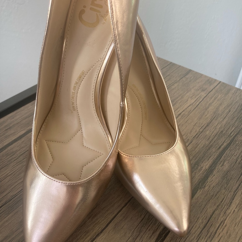 Beautiful metallic golden rose high heels, circus by Sam Edelman.